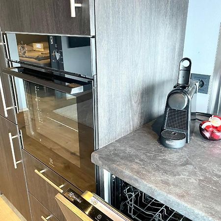 Modern Apartment With Hot Tub In 阿克雷里 外观 照片