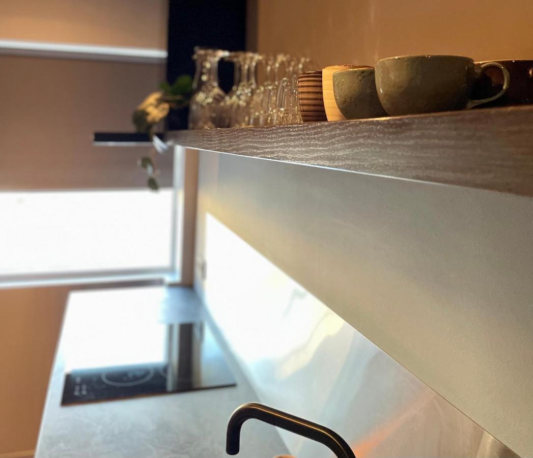 Modern Apartment With Hot Tub In 阿克雷里 外观 照片
