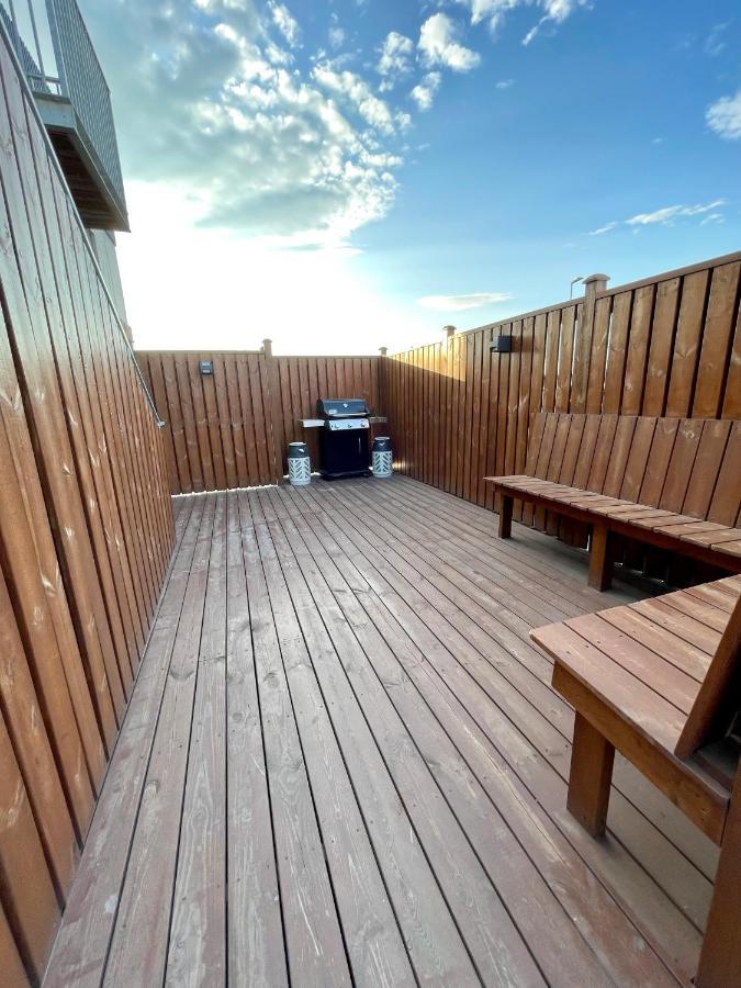 Modern Apartment With Hot Tub In 阿克雷里 外观 照片