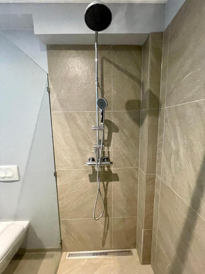 Modern Apartment With Hot Tub In 阿克雷里 外观 照片