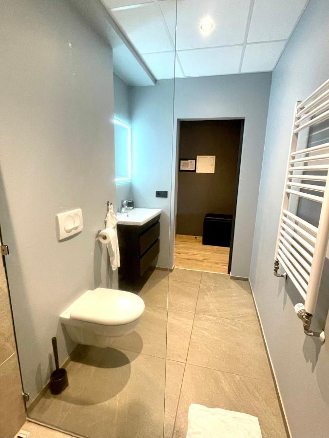 Modern Apartment With Hot Tub In 阿克雷里 外观 照片