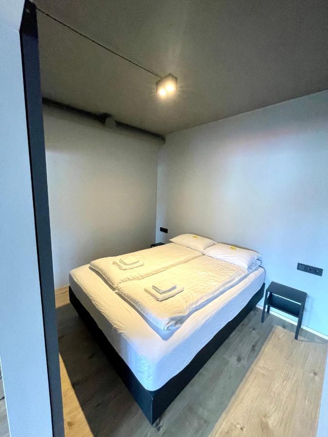 Modern Apartment With Hot Tub In 阿克雷里 外观 照片