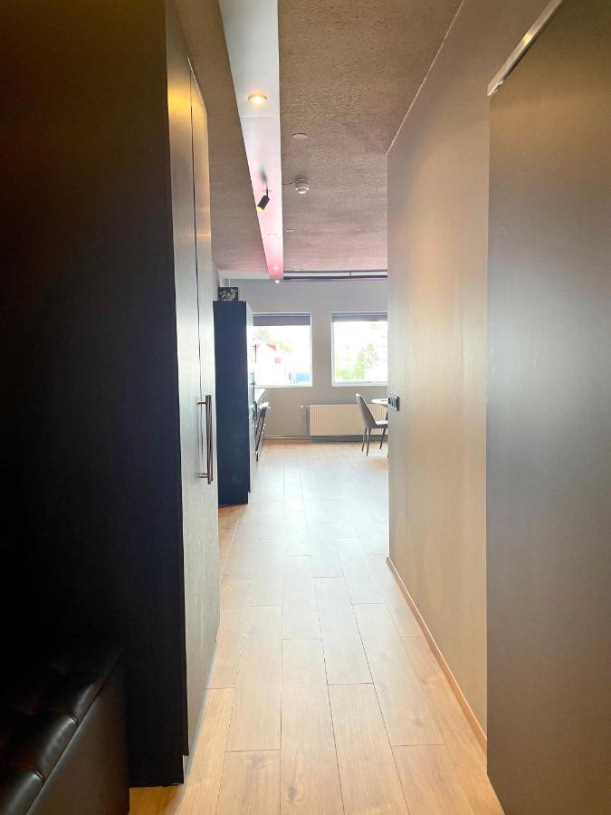 Modern Apartment With Hot Tub In 阿克雷里 外观 照片