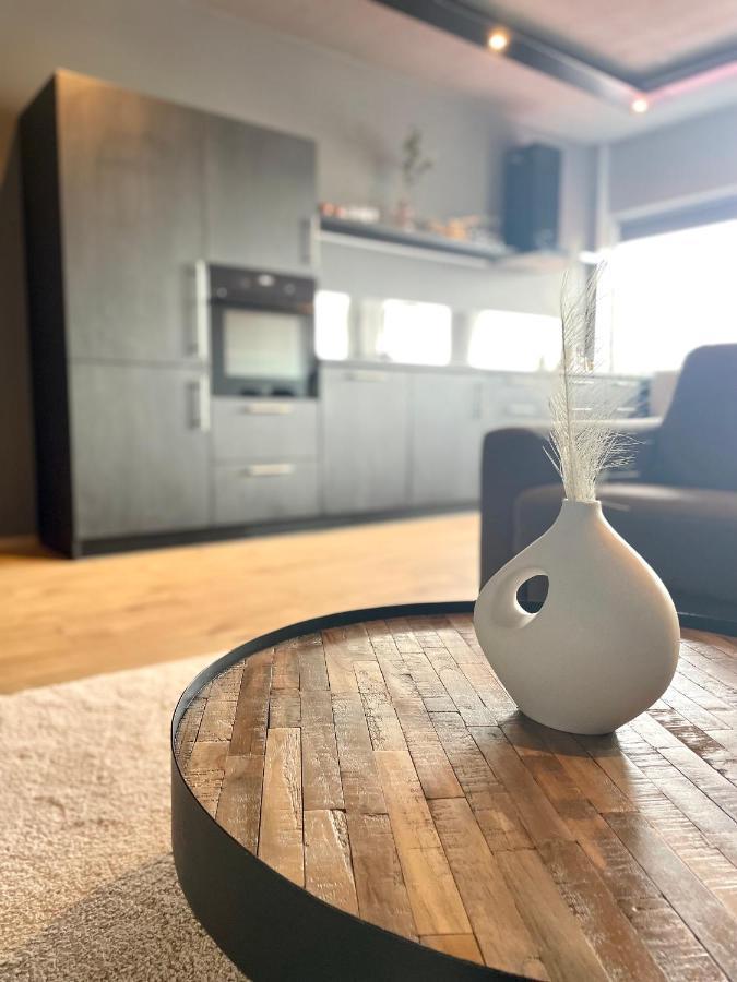 Modern Apartment With Hot Tub In 阿克雷里 外观 照片