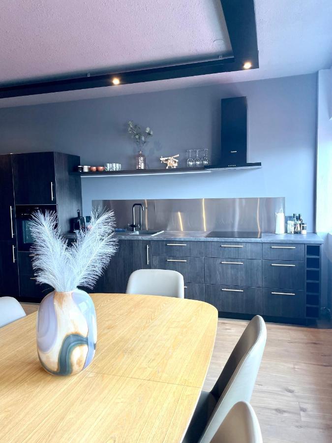 Modern Apartment With Hot Tub In 阿克雷里 外观 照片